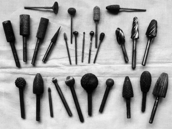 Иллюстрация к книге — Уроки искусного резчика. Вырезаем из дерева фигурки людей и животных, посуду, статуэтки [i_051.jpg]