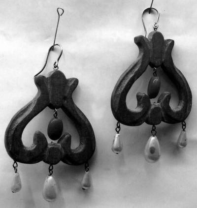 Иллюстрация к книге — Уроки искусного резчика. Вырезаем из дерева фигурки людей и животных, посуду, статуэтки [i_098.jpg]