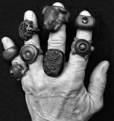 Иллюстрация к книге — Уроки искусного резчика. Вырезаем из дерева фигурки людей и животных, посуду, статуэтки [i_112.jpg]