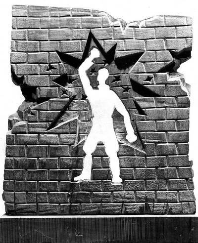 Иллюстрация к книге — Уроки искусного резчика. Вырезаем из дерева фигурки людей и животных, посуду, статуэтки [i_129.jpg]