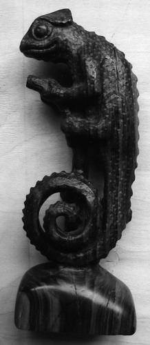 Иллюстрация к книге — Уроки искусного резчика. Вырезаем из дерева фигурки людей и животных, посуду, статуэтки [i_162.jpg]