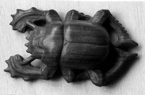 Иллюстрация к книге — Уроки искусного резчика. Вырезаем из дерева фигурки людей и животных, посуду, статуэтки [i_164.jpg]