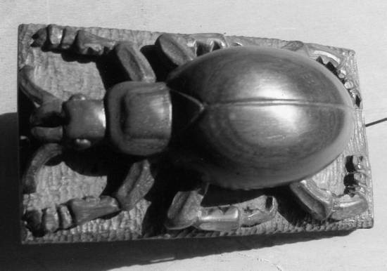 Иллюстрация к книге — Уроки искусного резчика. Вырезаем из дерева фигурки людей и животных, посуду, статуэтки [i_165.jpg]