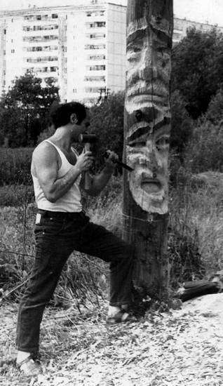 Иллюстрация к книге — Уроки искусного резчика. Вырезаем из дерева фигурки людей и животных, посуду, статуэтки [i_182.jpg]