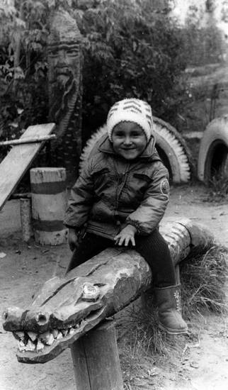 Иллюстрация к книге — Уроки искусного резчика. Вырезаем из дерева фигурки людей и животных, посуду, статуэтки [i_183.jpg]