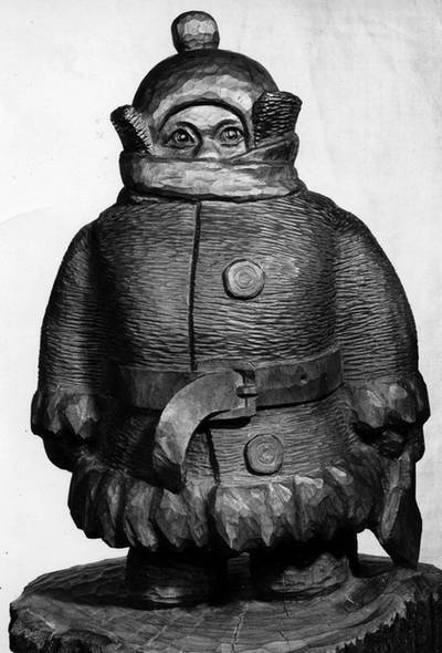 Иллюстрация к книге — Уроки искусного резчика. Вырезаем из дерева фигурки людей и животных, посуду, статуэтки [i_227.jpg]