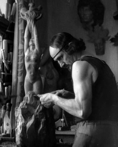 Иллюстрация к книге — Уроки искусного резчика. Вырезаем из дерева фигурки людей и животных, посуду, статуэтки [i_228.jpg]