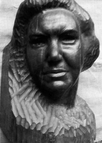 Иллюстрация к книге — Уроки искусного резчика. Вырезаем из дерева фигурки людей и животных, посуду, статуэтки [i_235.jpg]