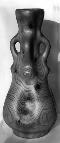 Иллюстрация к книге — Уроки искусного резчика. Вырезаем из дерева фигурки людей и животных, посуду, статуэтки [i_264.jpg]