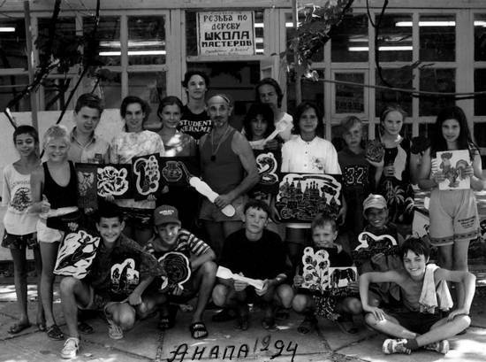 Иллюстрация к книге — Уроки искусного резчика. Вырезаем из дерева фигурки людей и животных, посуду, статуэтки [i_316.jpg]