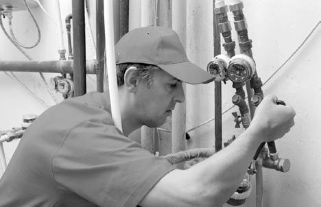 Иллюстрация к книге — Сантехнические работы своими руками. Уроки домашнего мастера [i_002.jpg]