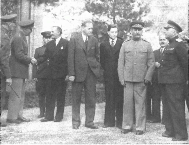 Иллюстрация к книге — Клим Ворошилов. Первый Маршал страны Советов. Друг Сталина, враг Хрущева [i_022.jpg]