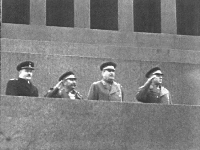 Иллюстрация к книге — Клим Ворошилов. Первый Маршал страны Советов. Друг Сталина, враг Хрущева [i_023.jpg]