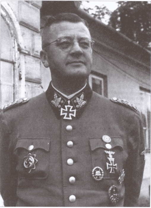 Иллюстрация к книге — Охотники за партизанами. Бригада Дирлевангера [i_030.jpg]