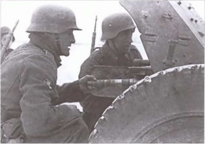 Иллюстрация к книге — Французский легион на службе Гитлеру. 1941-1944 гг. [i_018.jpg]