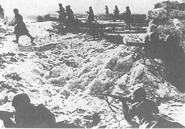 Иллюстрация к книге — Восточный фронт. Черкассы. Тернополь. Крым. Витебск. Бобруйск. Броды. Яссы. Кишинев. 1944 [i_011.jpg]