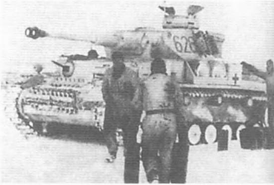 Иллюстрация к книге — Восточный фронт. Черкассы. Тернополь. Крым. Витебск. Бобруйск. Броды. Яссы. Кишинев. 1944 [i_013.jpg]