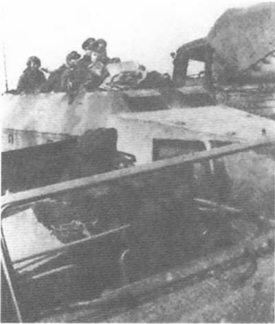 Иллюстрация к книге — Восточный фронт. Черкассы. Тернополь. Крым. Витебск. Бобруйск. Броды. Яссы. Кишинев. 1944 [i_025.jpg]