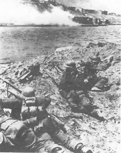 Иллюстрация к книге — Восточный фронт. Черкассы. Тернополь. Крым. Витебск. Бобруйск. Броды. Яссы. Кишинев. 1944 [i_032.jpg]