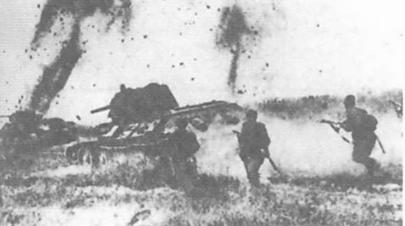 Иллюстрация к книге — Восточный фронт. Черкассы. Тернополь. Крым. Витебск. Бобруйск. Броды. Яссы. Кишинев. 1944 [i_038.jpg]