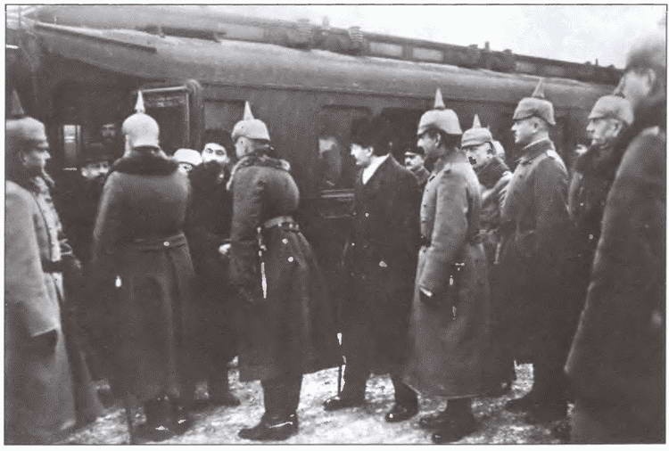 Иллюстрация к книге — Брестский мир. Ловушка Ленина для кайзеровской Германии [i_023.jpg]