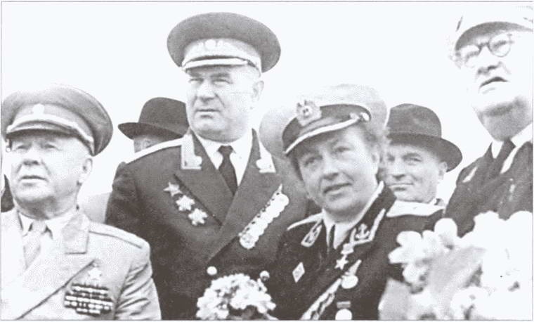 Иллюстрация к книге — Ангелы смерти. Женщины-снайперы. 1941-1945 [i_022.jpg]