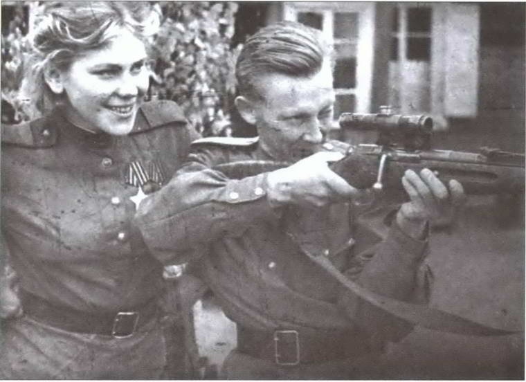 Иллюстрация к книге — Ангелы смерти. Женщины-снайперы. 1941-1945 [i_027.jpg]