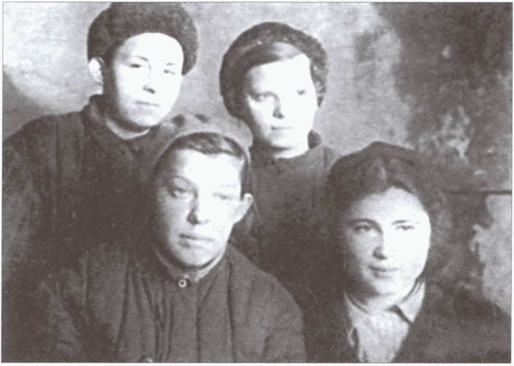 Иллюстрация к книге — Ангелы смерти. Женщины-снайперы. 1941-1945 [i_030.jpg]