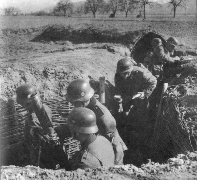 Иллюстрация к книге — Wehrmacht. Сухопутные войска III Рейха [i_011.jpg]