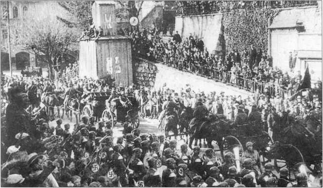 Иллюстрация к книге — Wehrmacht. Сухопутные войска III Рейха [i_020.jpg]