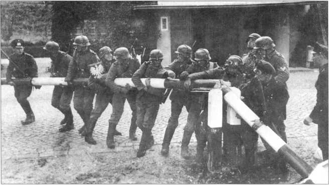 Иллюстрация к книге — Wehrmacht. Сухопутные войска III Рейха [i_023.jpg]