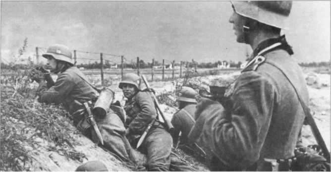 Иллюстрация к книге — Wehrmacht. Сухопутные войска III Рейха [i_032.jpg]