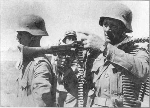 Иллюстрация к книге — Wehrmacht. Сухопутные войска III Рейха [i_089.jpg]