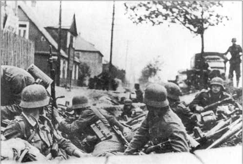 Иллюстрация к книге — Wehrmacht. Сухопутные войска III Рейха [i_094.jpg]