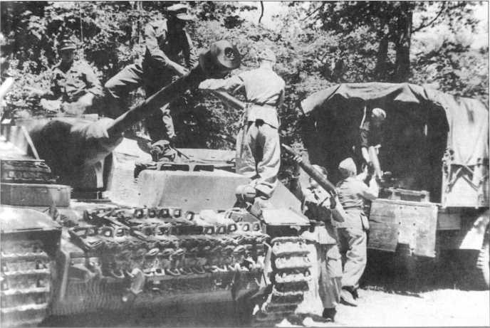 Иллюстрация к книге — Wehrmacht. Сухопутные войска III Рейха [i_224.jpg]