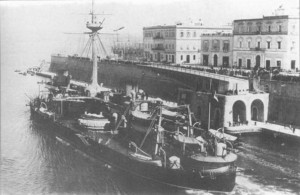 Иллюстрация к книге — Линкоры Британской империи. Часть 3. Тараны и орудия-монстры [pic_3.jpg]