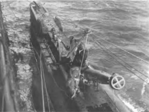 Иллюстрация к книге — Безмолвная служба [i_023.jpg]