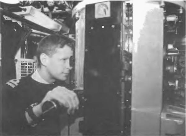 Иллюстрация к книге — Безмолвная служба [i_038.jpg]