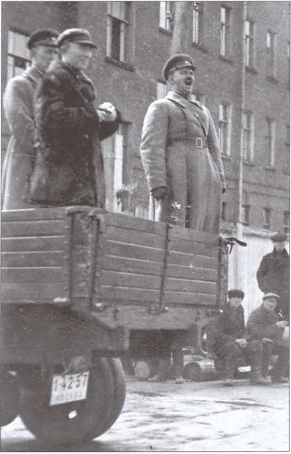 Иллюстрация к книге — На Днепровском рубеже. Тайна гибели генерала Петровского [i_035.jpg]