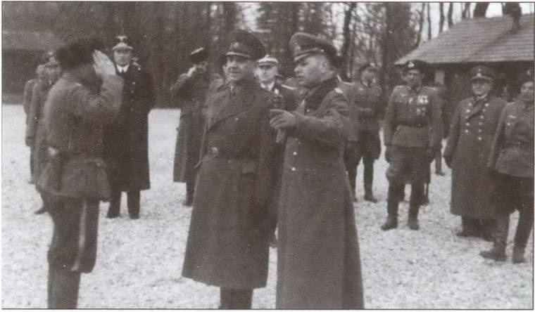 Иллюстрация к книге — По обе стороны правды. Власовское движение и отечественная коллаборация [i_008.jpg]