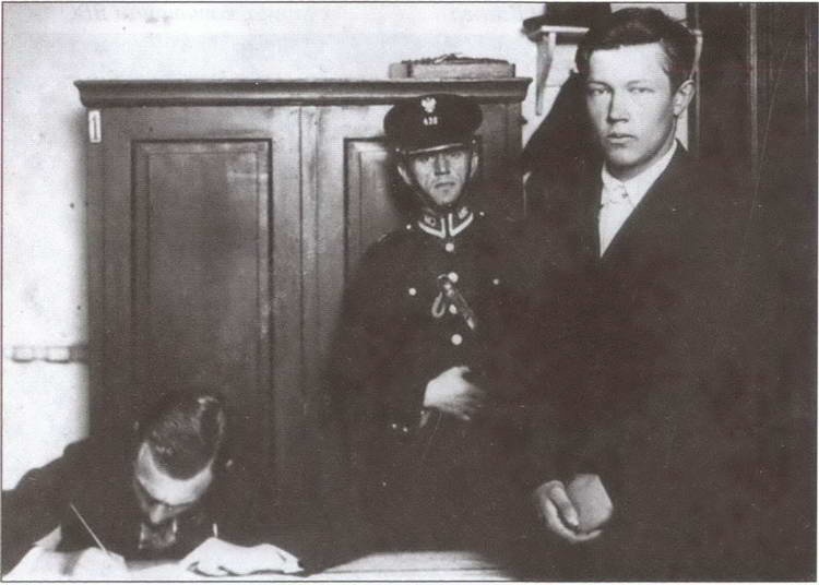 Иллюстрация к книге — По обе стороны правды. Власовское движение и отечественная коллаборация [i_010.jpg]