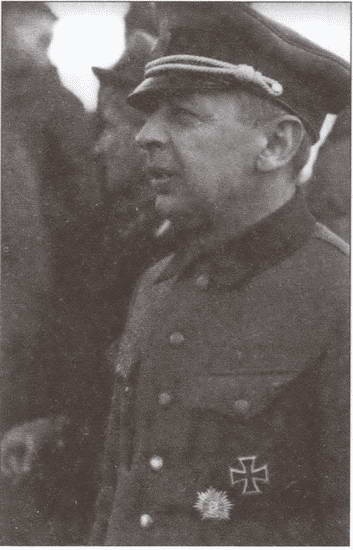 Иллюстрация к книге — По обе стороны правды. Власовское движение и отечественная коллаборация [i_015.jpg]