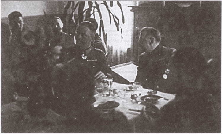 Иллюстрация к книге — По обе стороны правды. Власовское движение и отечественная коллаборация [i_017.jpg]