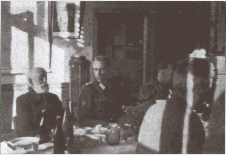 Иллюстрация к книге — По обе стороны правды. Власовское движение и отечественная коллаборация [i_021.jpg]