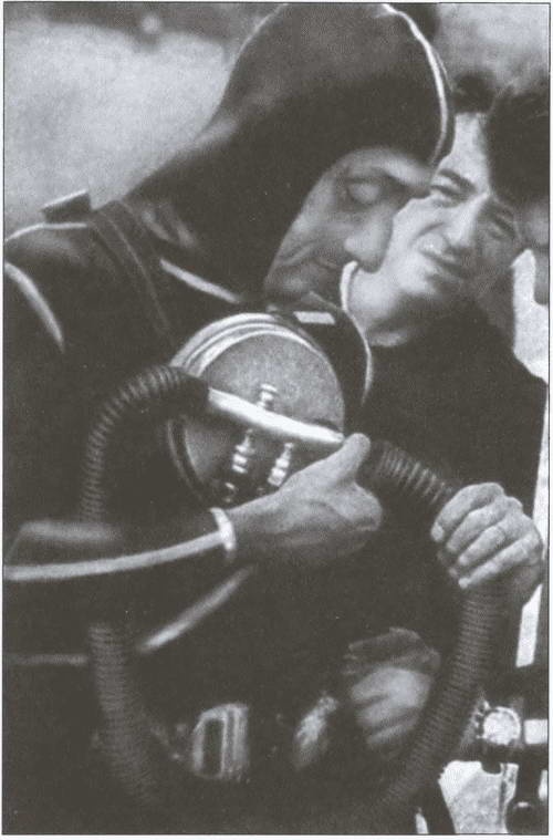 Иллюстрация к книге — Морские дьяволы [i_008.jpg]