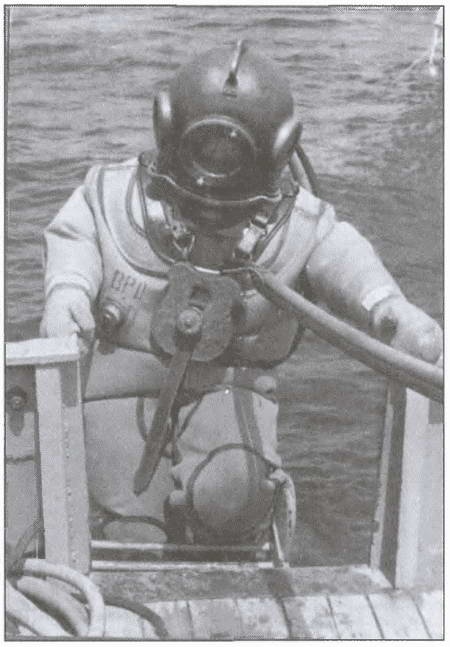 Иллюстрация к книге — Морские дьяволы [i_014.jpg]