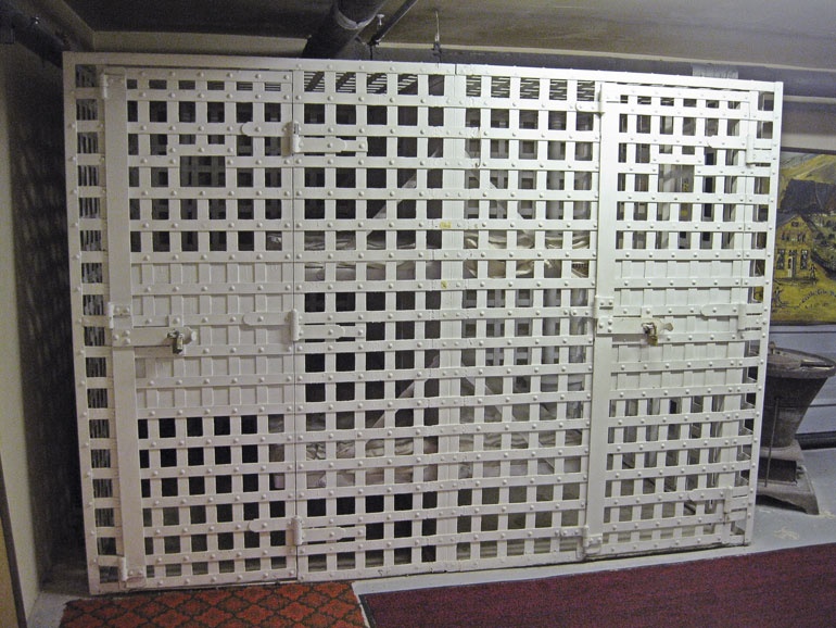 Иллюстрация к книге — Стрелки Дикого Запада. Шерифы, бандиты, ковбои, ганфайтеры [i_007.jpg]