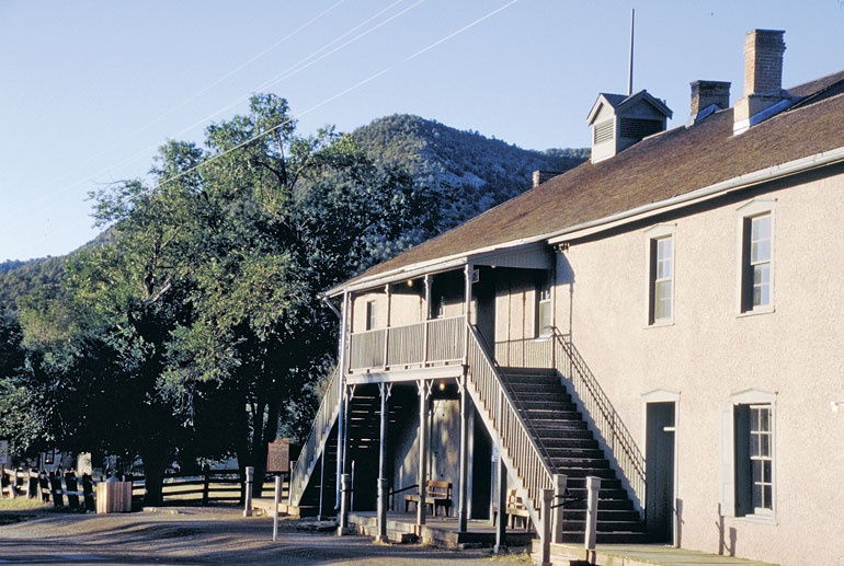 Иллюстрация к книге — Стрелки Дикого Запада. Шерифы, бандиты, ковбои, ганфайтеры [i_064.jpg]