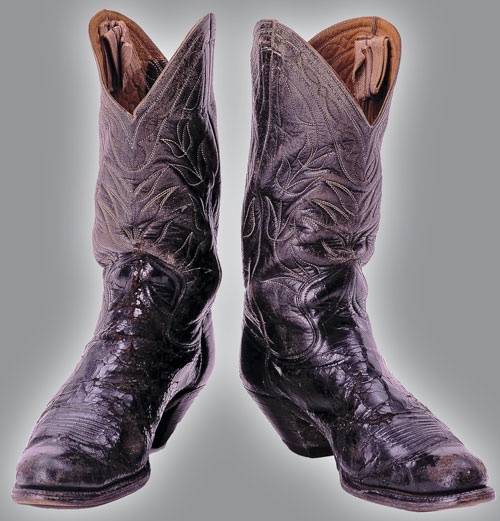 Иллюстрация к книге — Стрелки Дикого Запада. Шерифы, бандиты, ковбои, ганфайтеры [i_115.jpg]