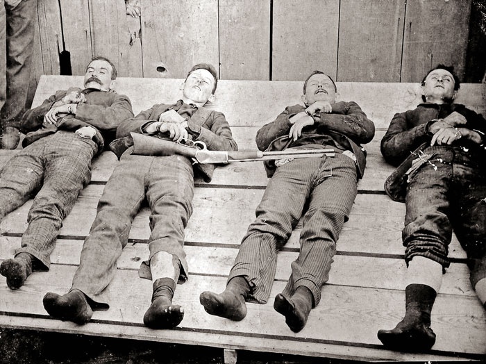 Иллюстрация к книге — Стрелки Дикого Запада. Шерифы, бандиты, ковбои, ганфайтеры [i_240.jpg]